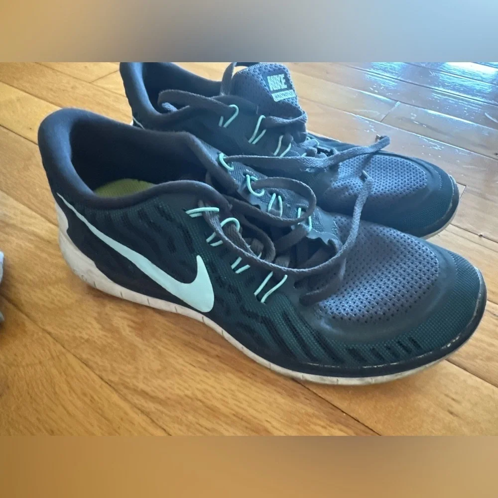 NIKE Womens Sneakers SIZE 8.5 blue and black colors